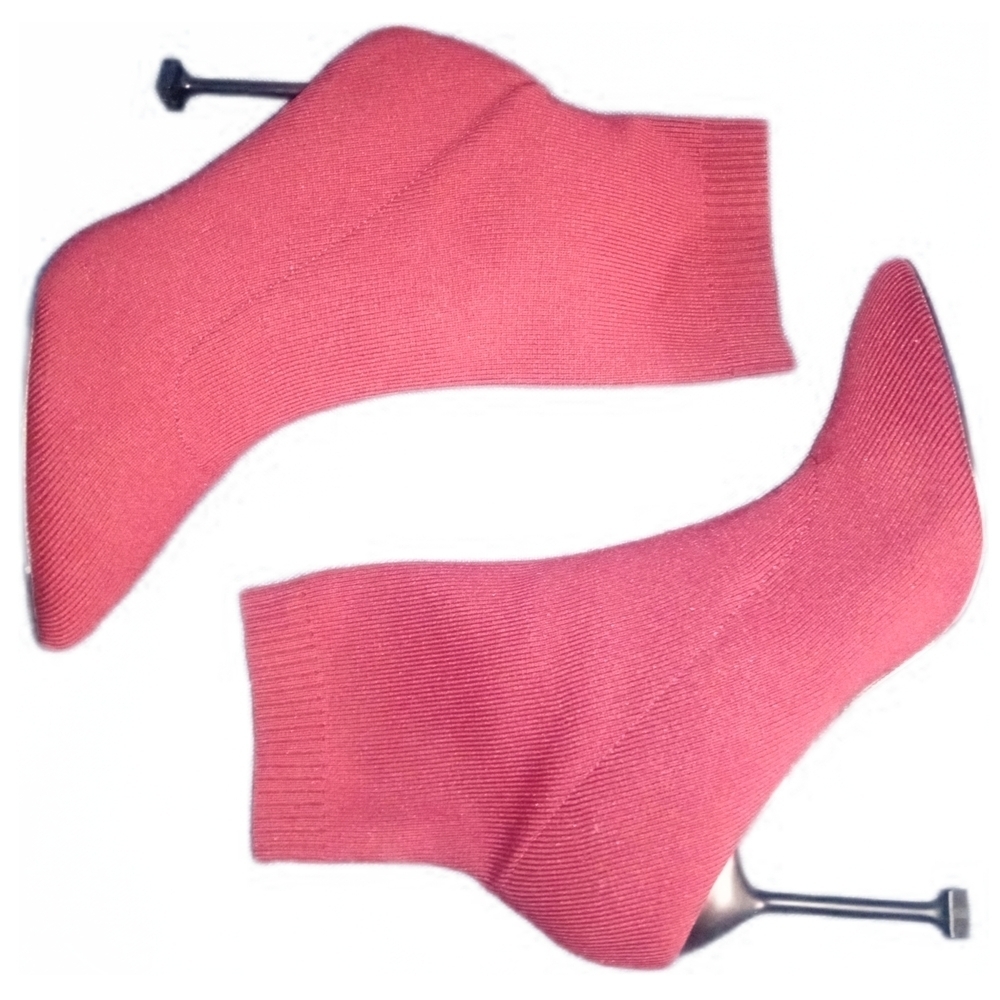 ELEGANT "ROSY PINPOINT" Red Ankle Sock Booties